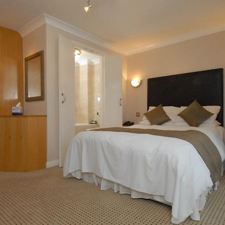 Barn Hotel London Ruislip Eksteriør bilde