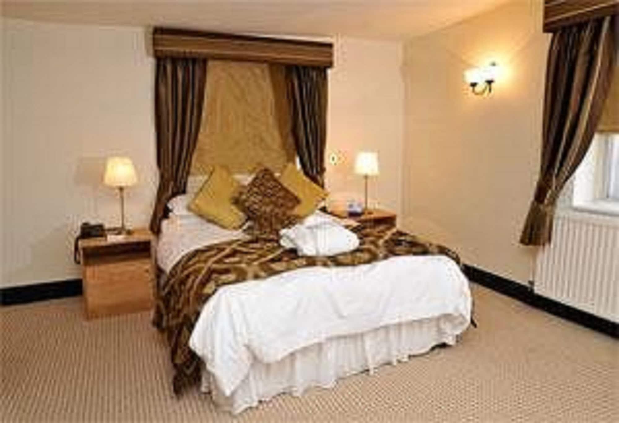 Barn Hotel London Ruislip Eksteriør bilde