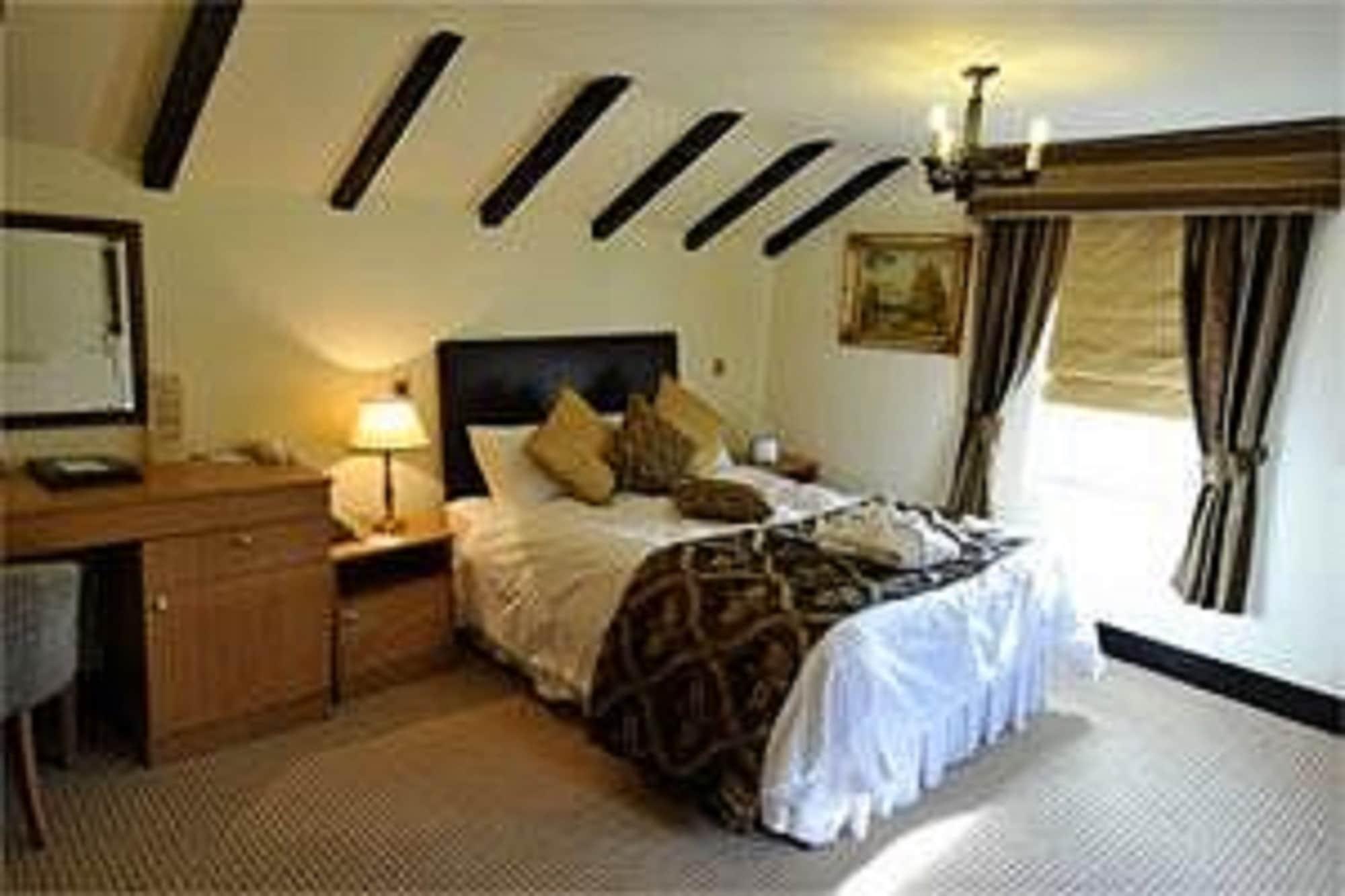 Barn Hotel London Ruislip Eksteriør bilde