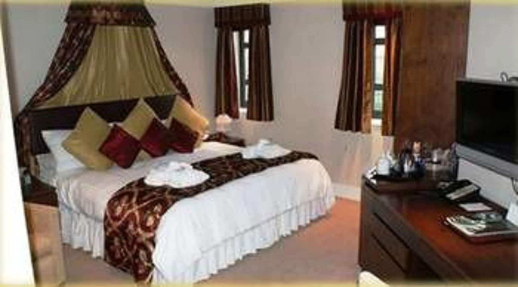 Barn Hotel London Ruislip Eksteriør bilde