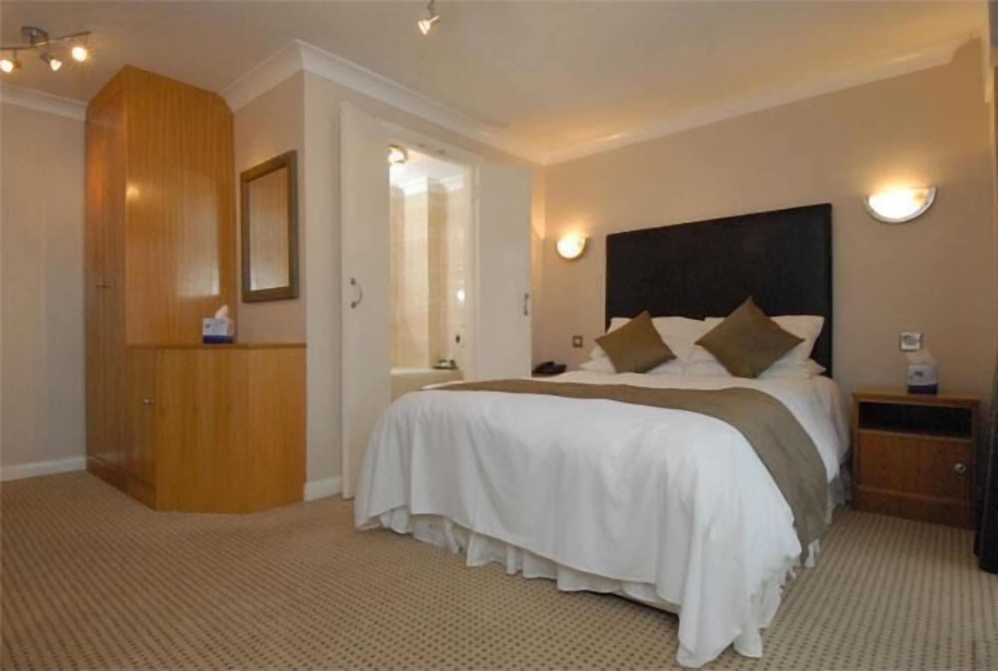 Barn Hotel London Ruislip Eksteriør bilde