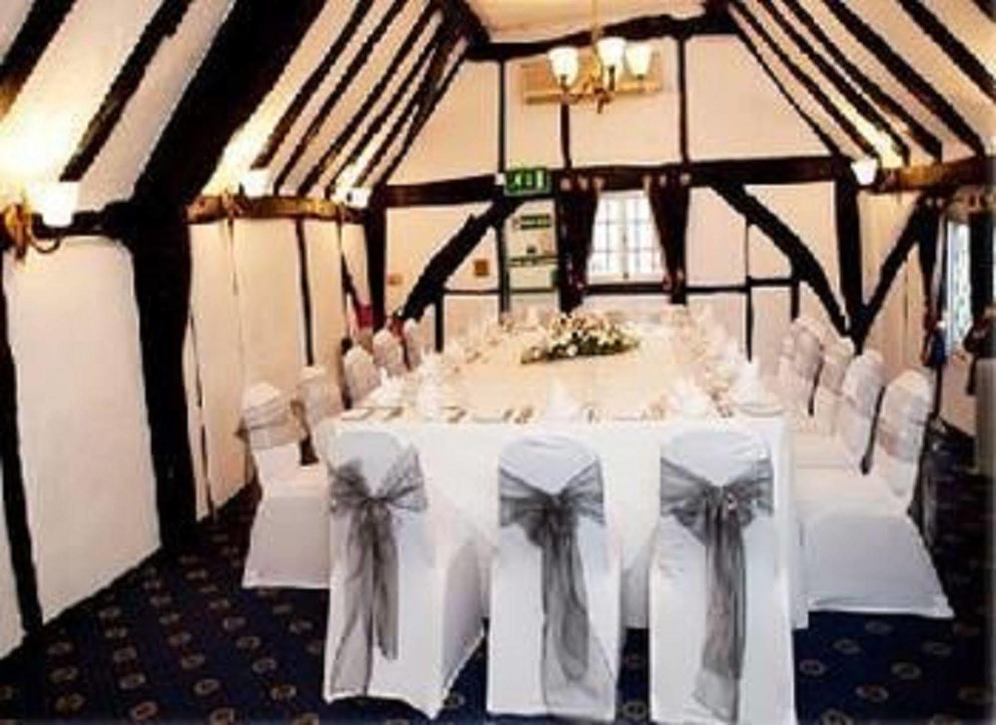 Barn Hotel London Ruislip Eksteriør bilde