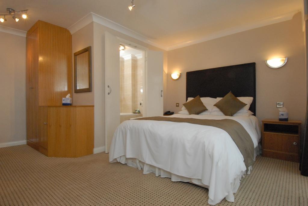 Barn Hotel London Ruislip Eksteriør bilde