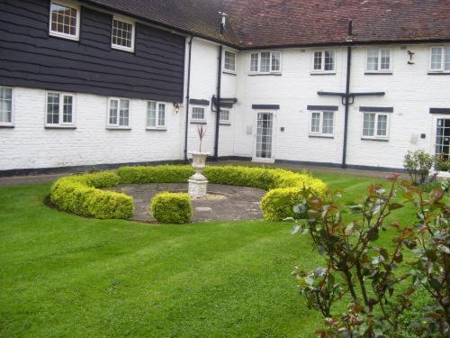 Barn Hotel London Ruislip Eksteriør bilde